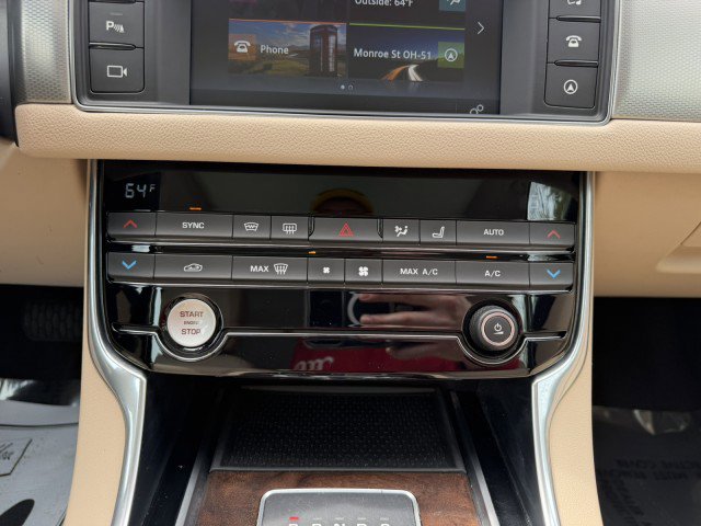 Used 2018 Jaguar XF Prestige AWD/4WD image 15