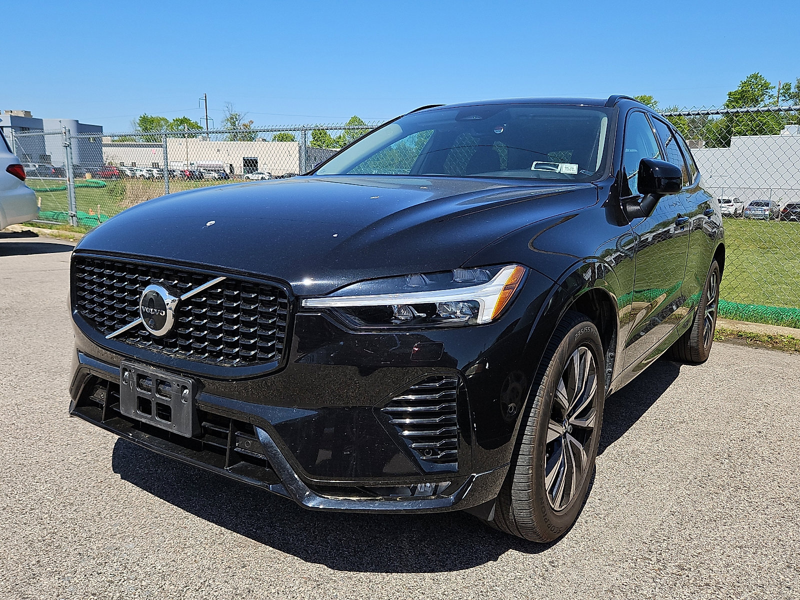 Used 2023 Volvo XC60 B5 Plus w/ Climate Package AWD/4WD image 3