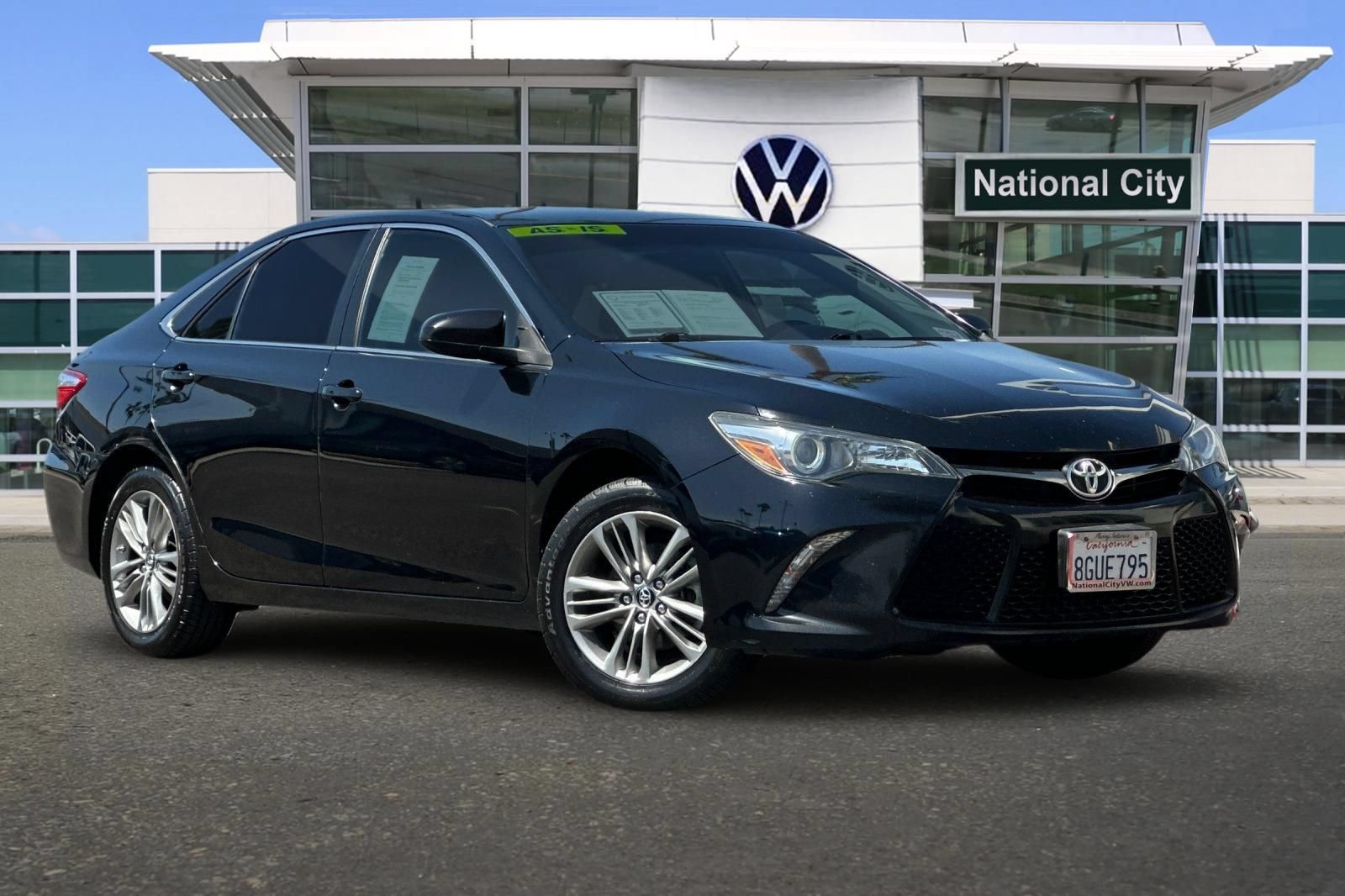 Used 2017 Toyota Camry SE FWD image 2