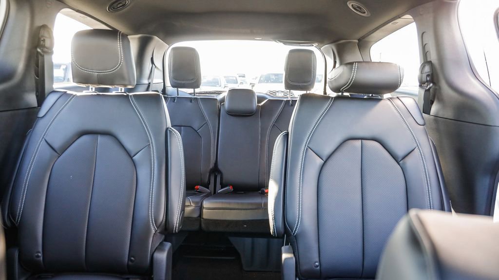 New 2026 Chrysler Pacifica Select w/ S Appearance Package image 26