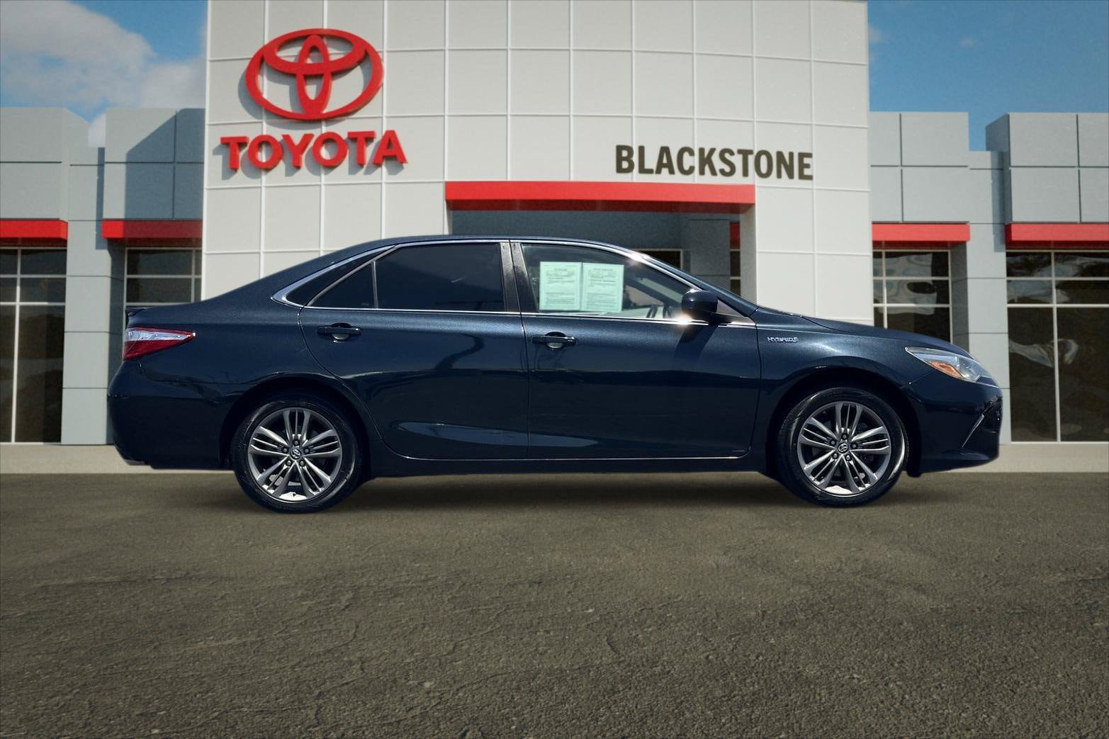 Used 2017 Toyota Camry SE FWD image 2