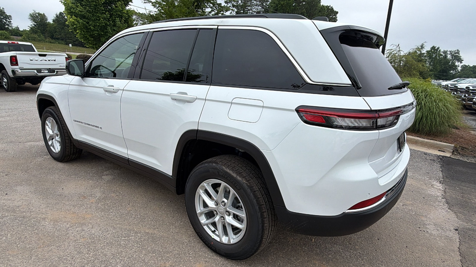 New 2026 Jeep Grand Cherokee Laredo RWD image 10