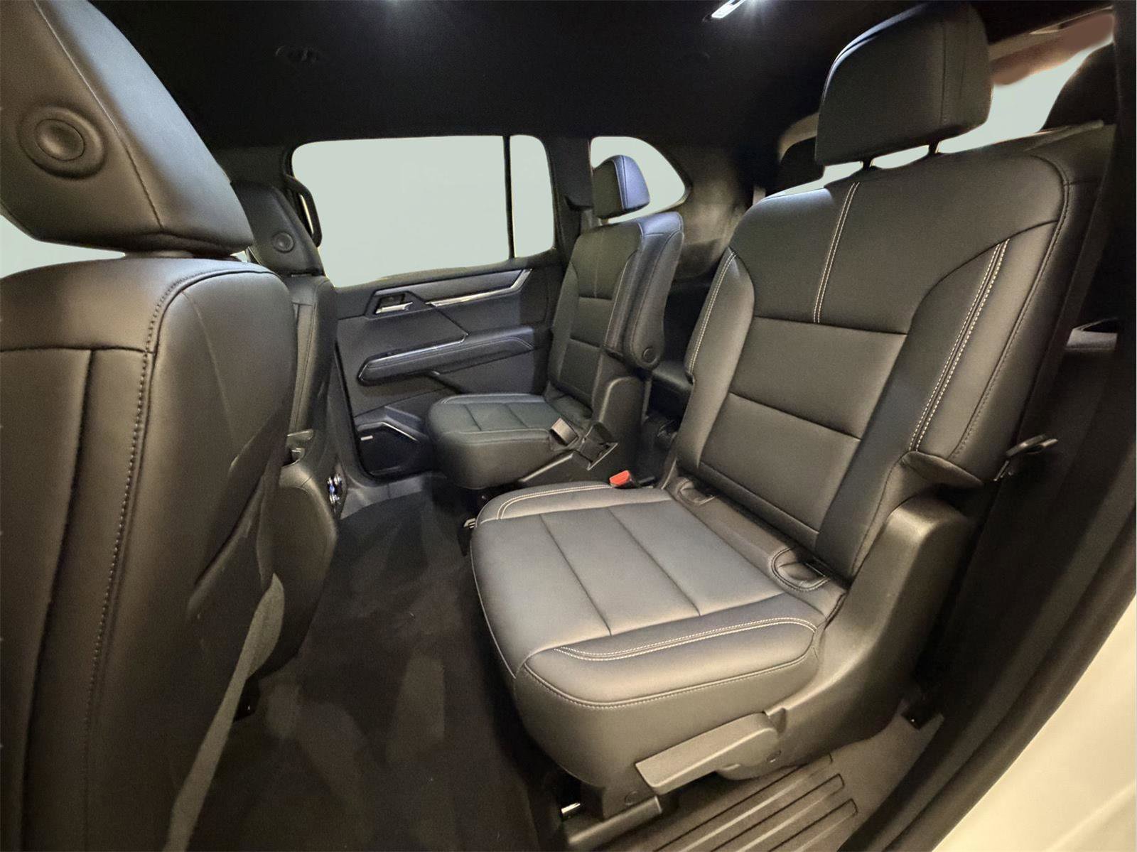 Used 2024 GMC Acadia Elevation image 70