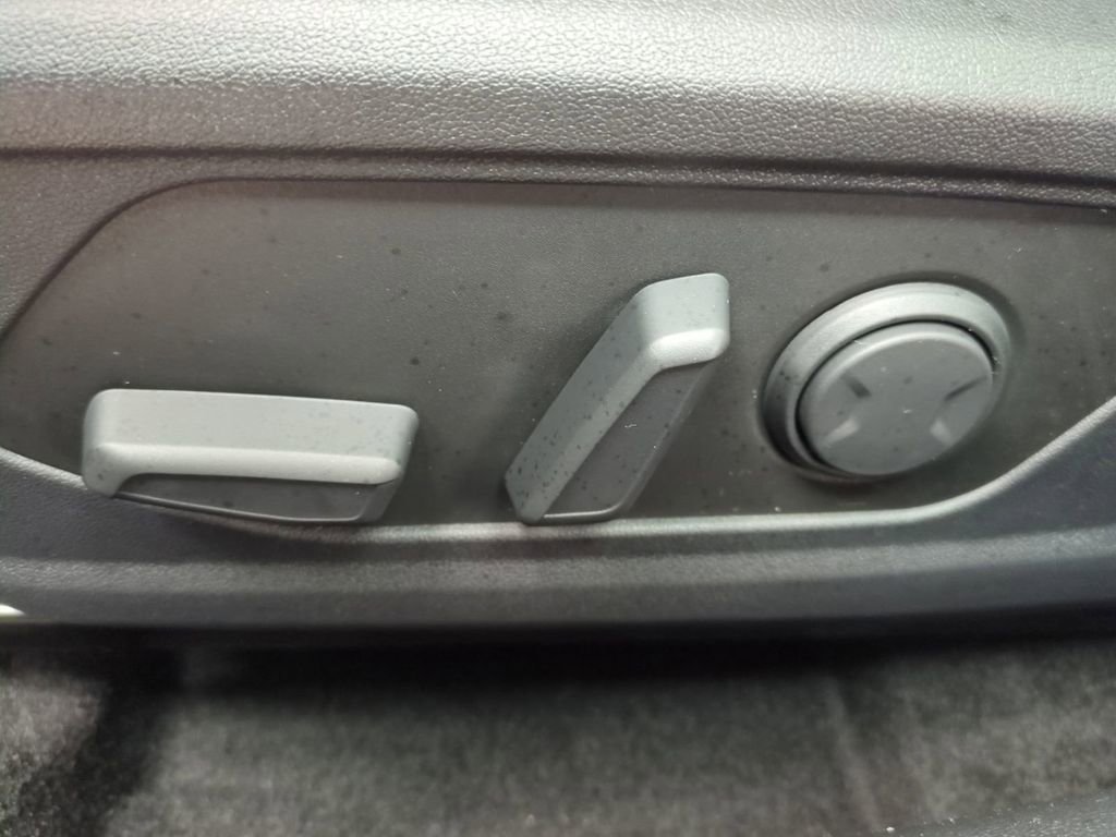 New 2026 Hyundai Elantra Limited image 21