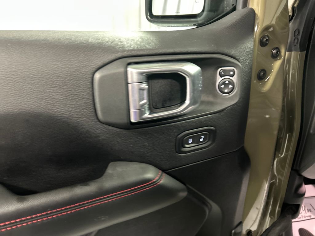 Used 2025 Jeep Gladiator Rubicon AWD/4WD image 14
