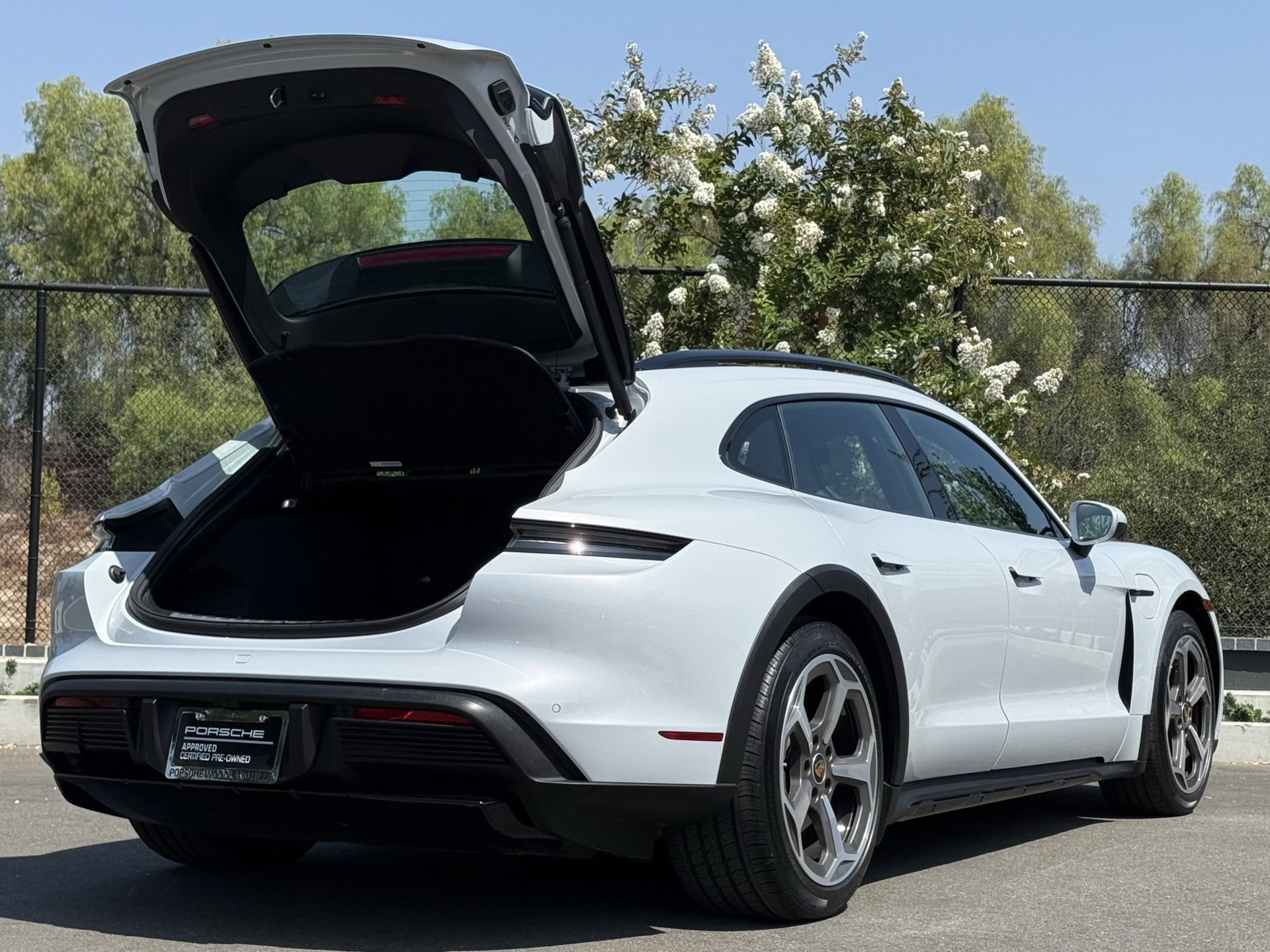 Certified 2023 Porsche Taycan 4S image 34