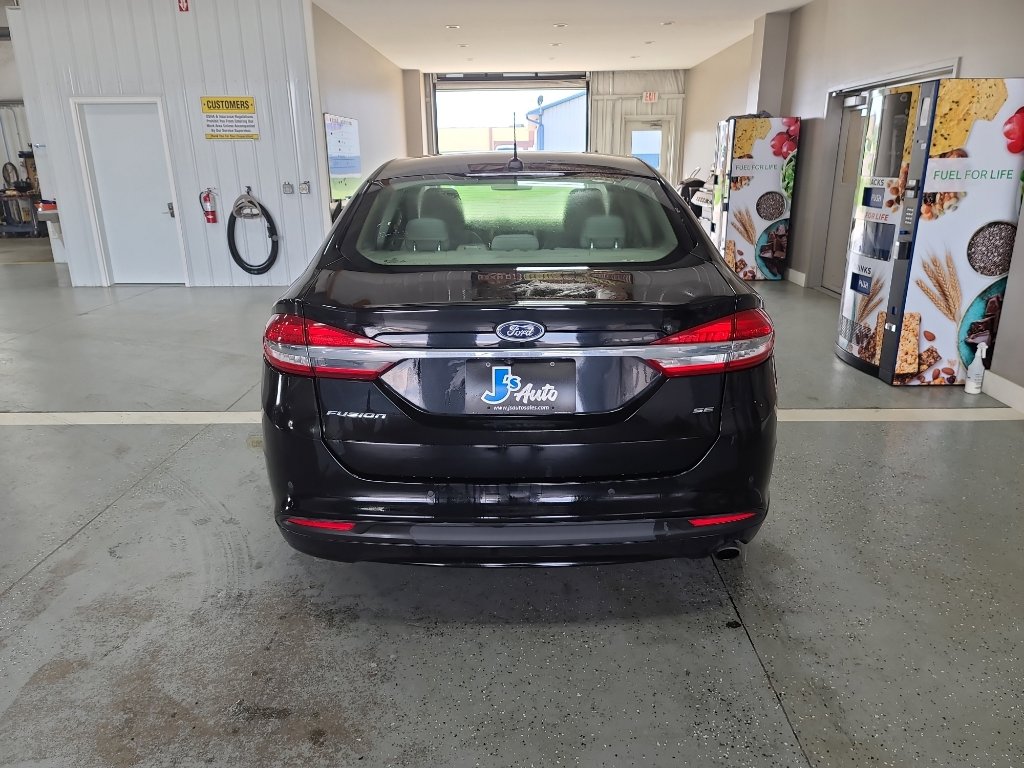 Used 2018 Ford Fusion SE image 6