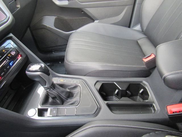 Used 2022 Volkswagen Tiguan SE R-Line FWD image 40