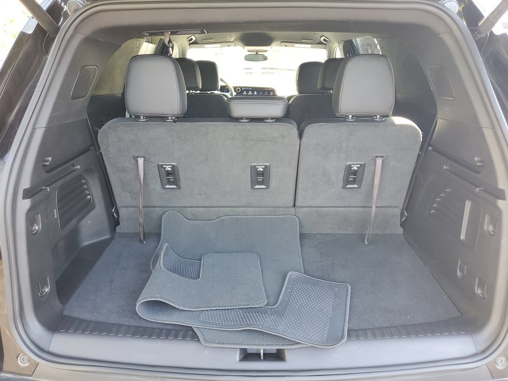 Used 2025 Chevrolet Traverse LT FWD image 32