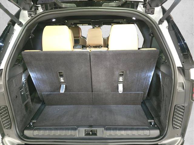 New 2025 Land Rover Discovery Dynamic SE AWD/4WD image 13