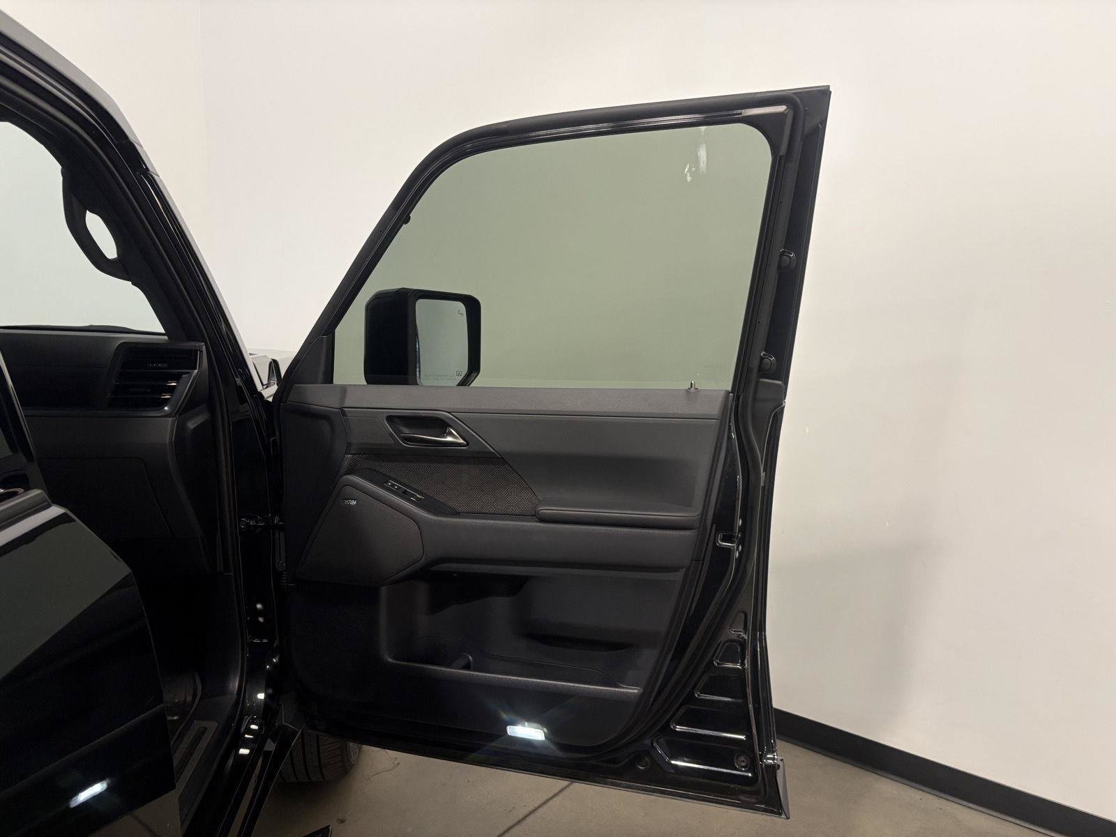 Used 2025 Lexus GX 550 w/ Accessory Package (2T) AWD/4WD image 40
