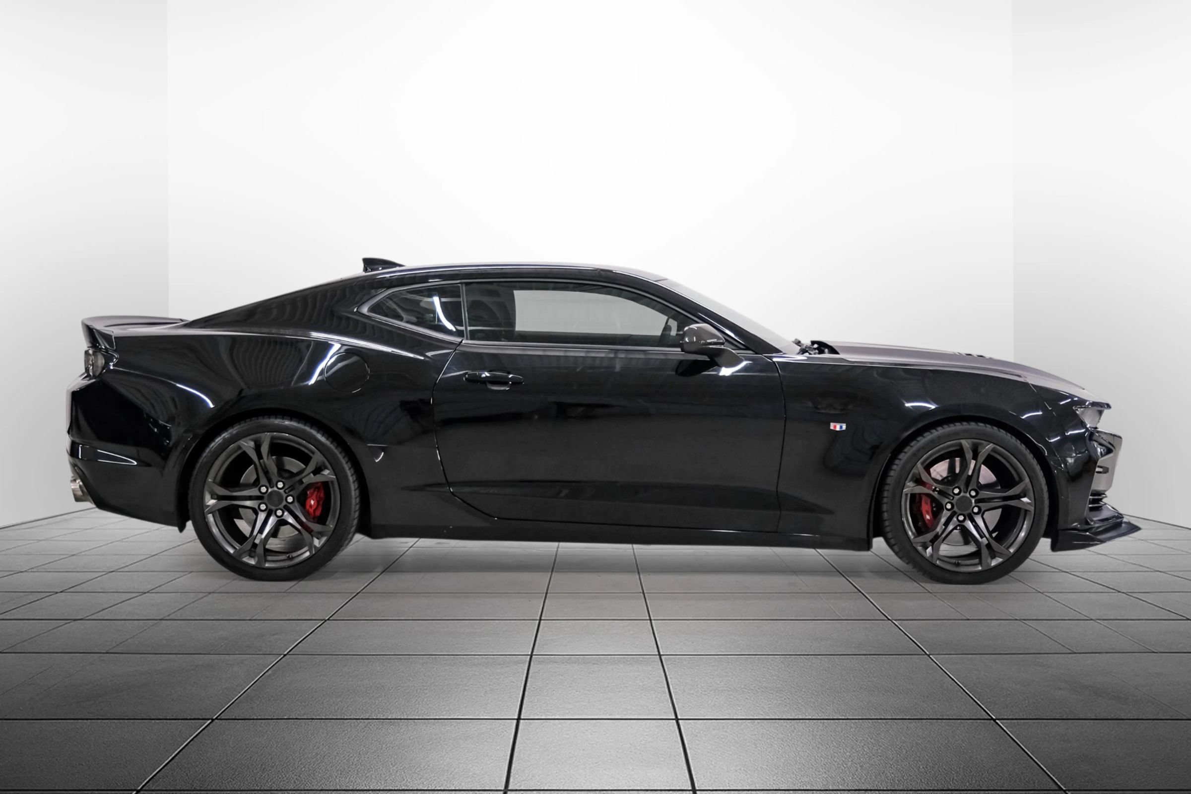 Used 2019 Chevrolet Camaro SS RWD image 7