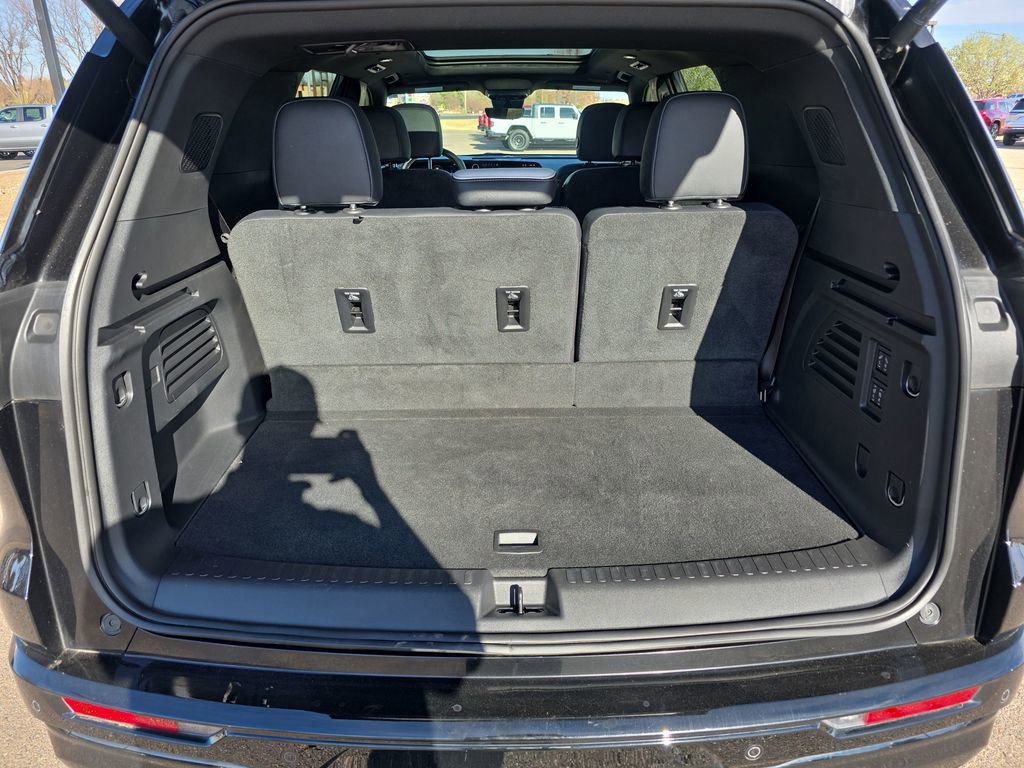 Used 2025 Chevrolet Traverse High Country image 23