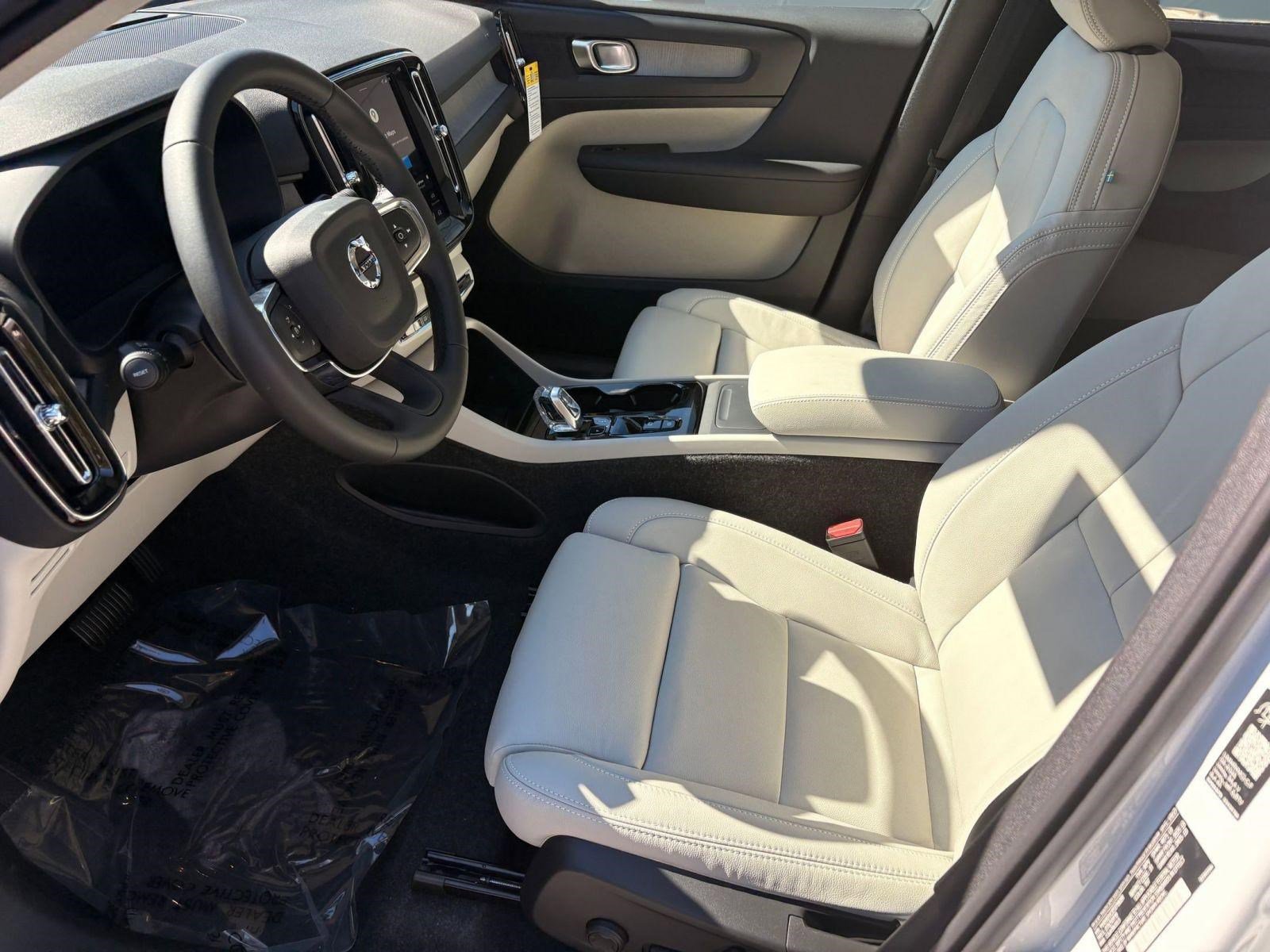New 2026 Volvo XC40 B4 Plus w/ Climate Package image 5