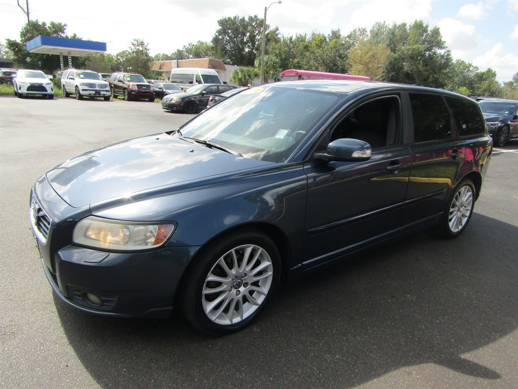 Used 2011 Volvo V50 T5 w/ Preferred Pkg image 1