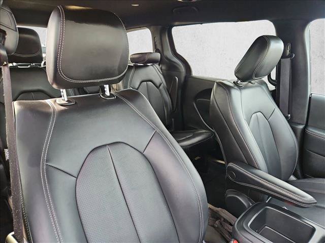 Used 2025 Chrysler Pacifica Select FWD image 14