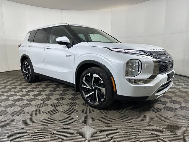 Used 2023 Mitsubishi Outlander SE video 2