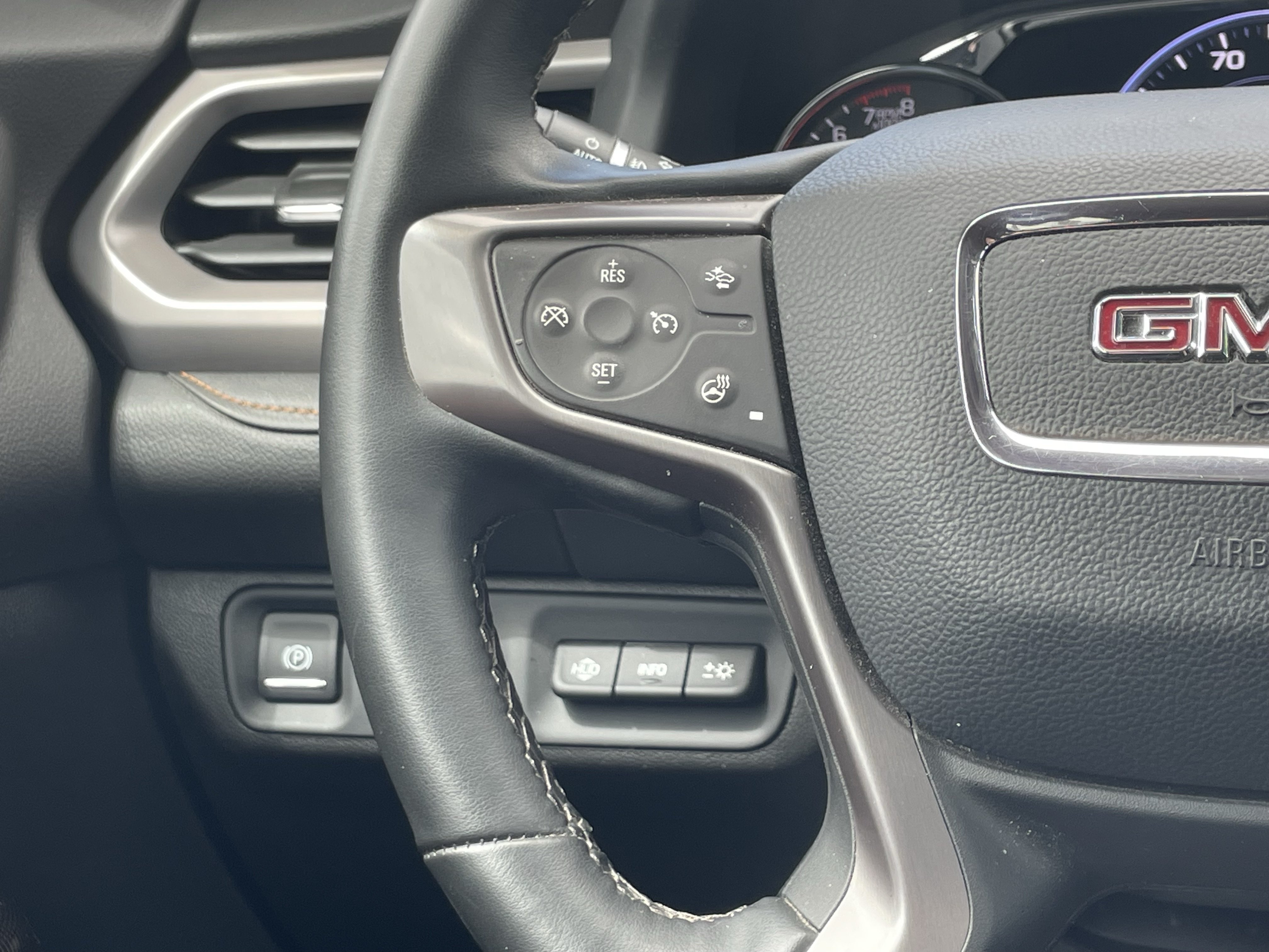 Used 2023 GMC Acadia AT4 w/ Technology Package AWD/4WD image 19