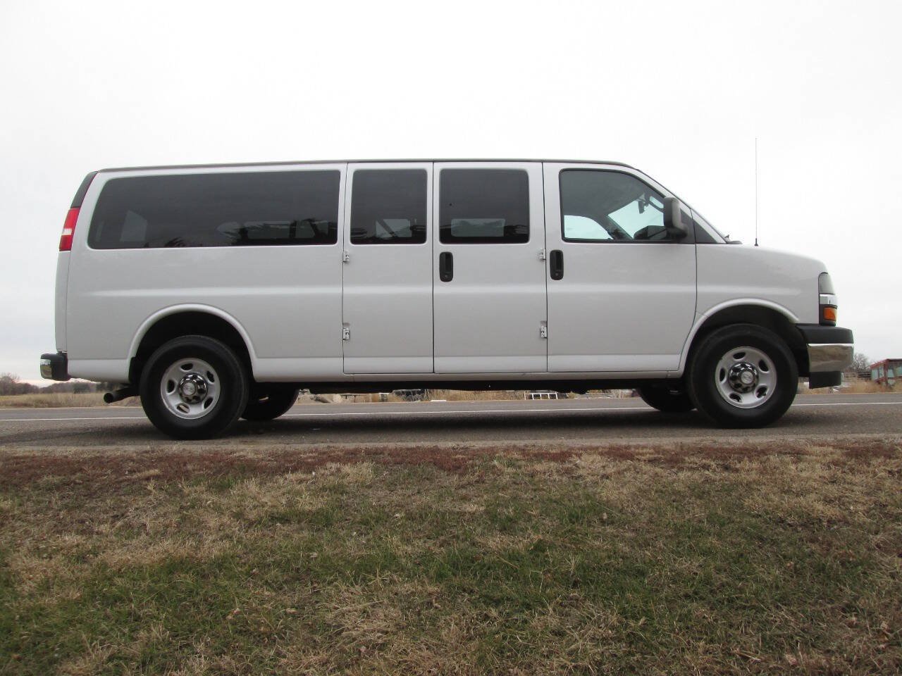 Used 2018 Chevrolet Express 3500 LT w/ LT Preferred Equipment Group RWD image 7