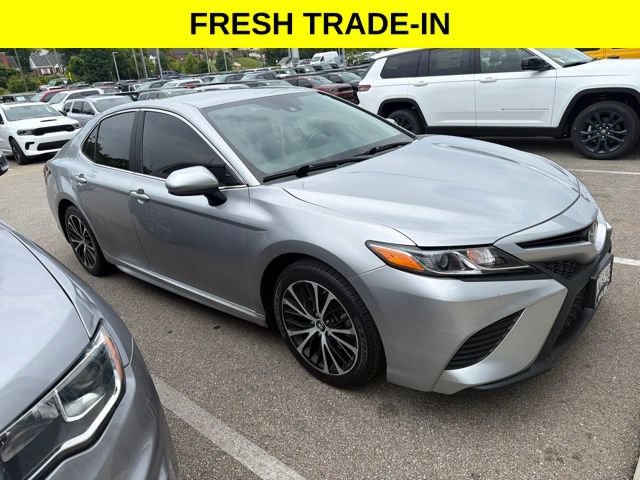 Used 2019 Toyota Camry FWD image 1