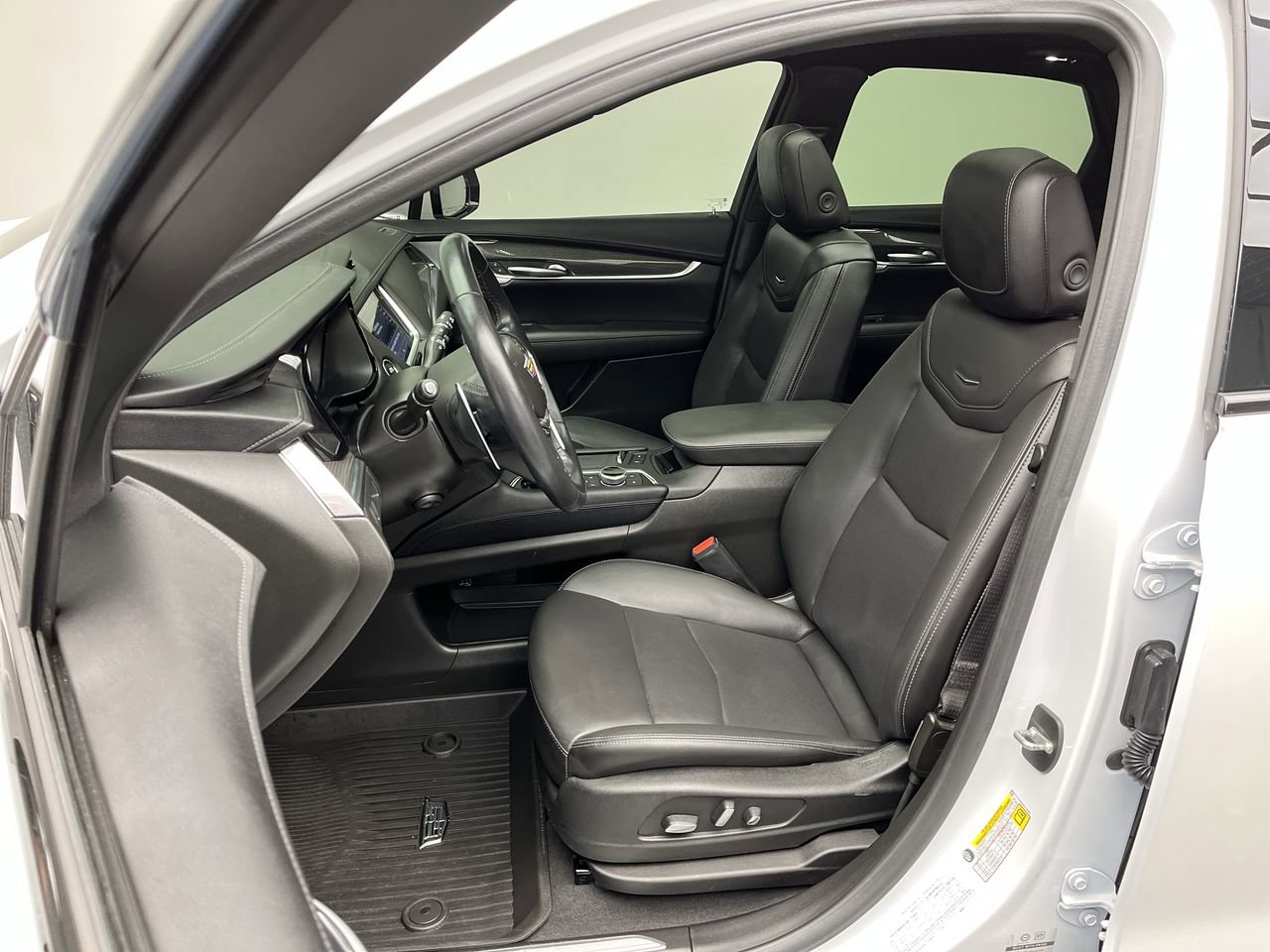 Certified 2024 Cadillac XT5 Sportv w/ LPO, Floor Liner Package AWD/4WD image 11