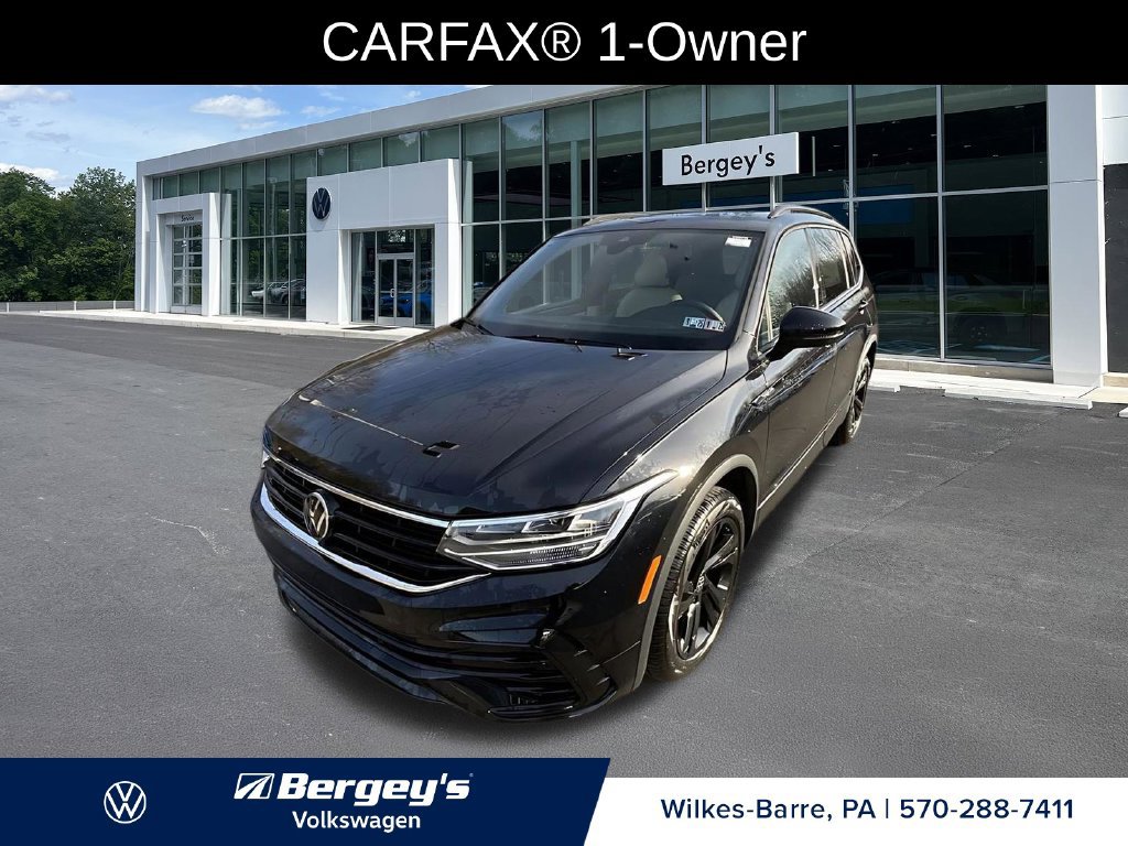Used 2024 Volkswagen Tiguan SE R-Line AWD/4WD image 3