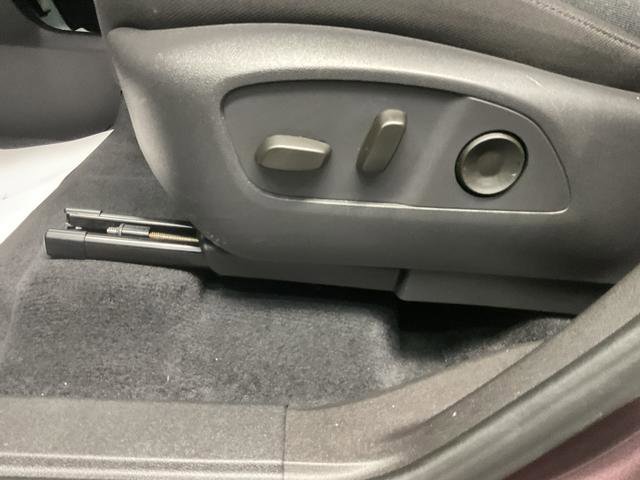 Used 2025 GMC Acadia Elevation image 11