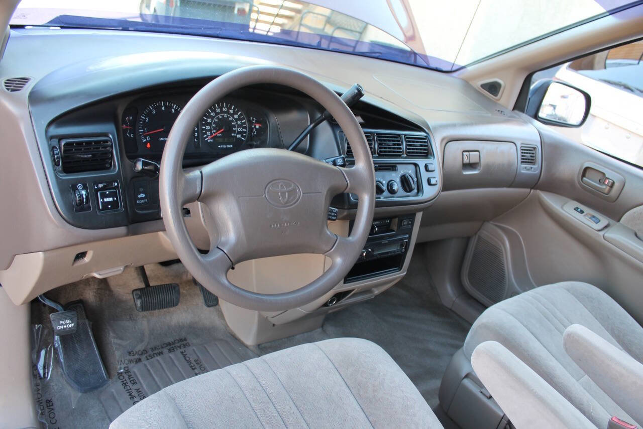 Used 1998 Toyota Sienna LE image 21