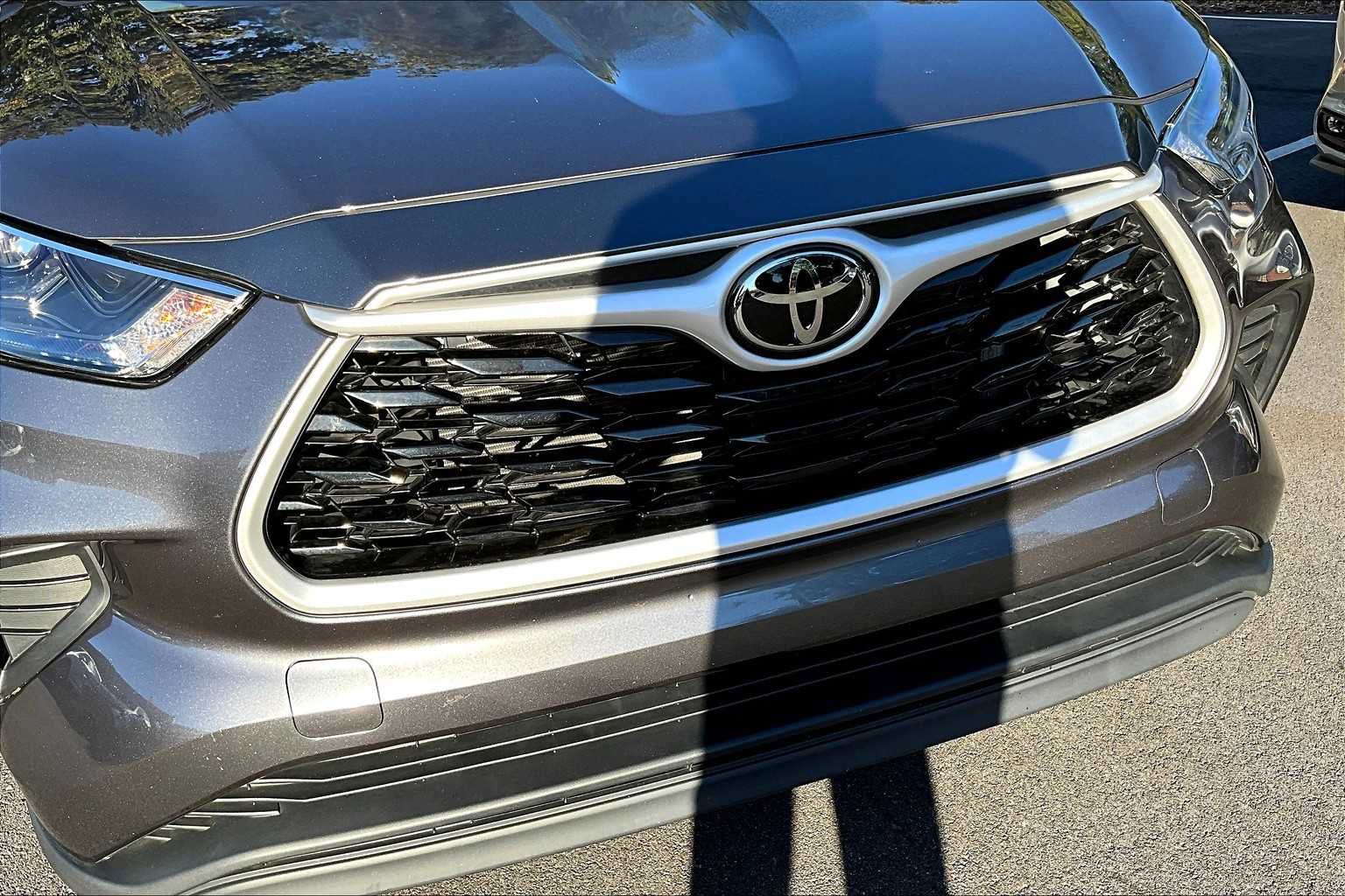 Used 2023 Toyota Highlander L FWD image 28