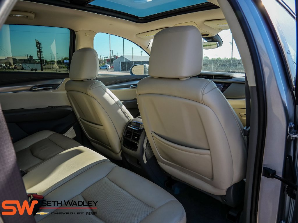 Used 2017 Cadillac XT5 Luxury w/ Driver Awareness Package FWD image 23