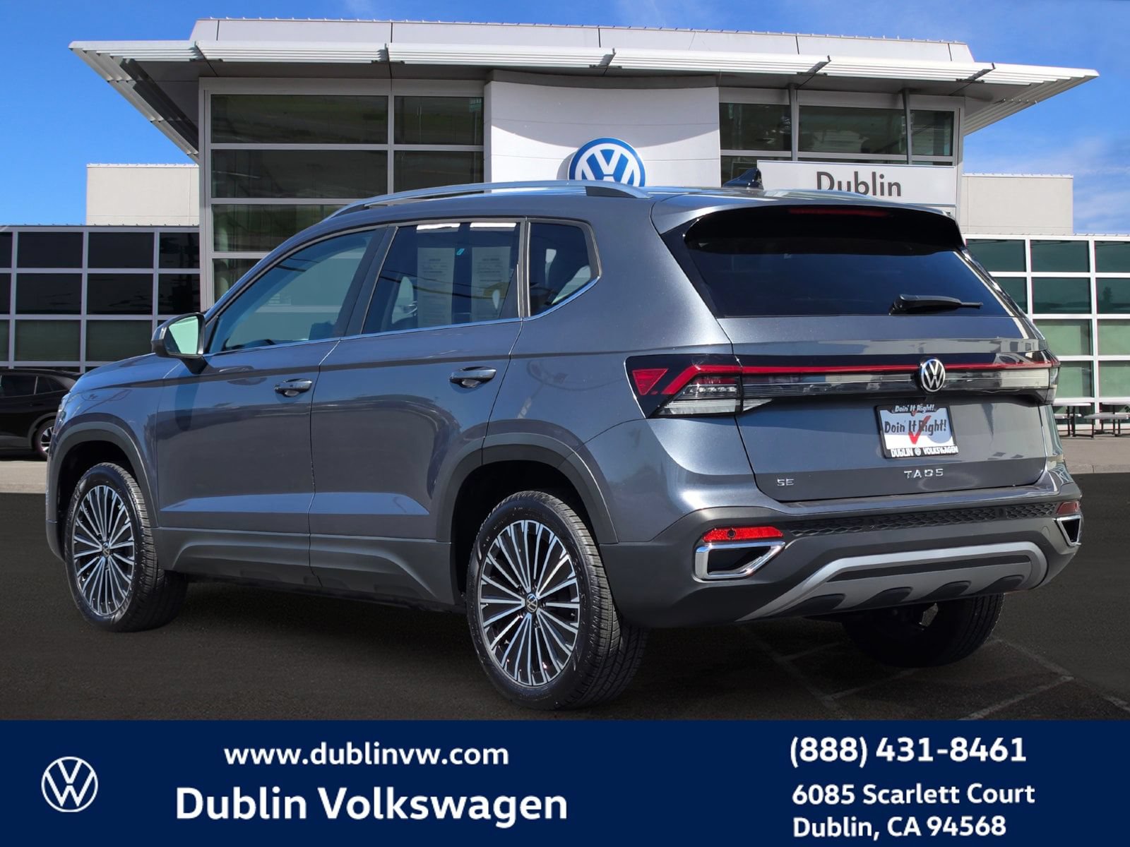 Certified 2025 Volkswagen Taos SE w/ Panoramic Sunroof Package FWD image 6