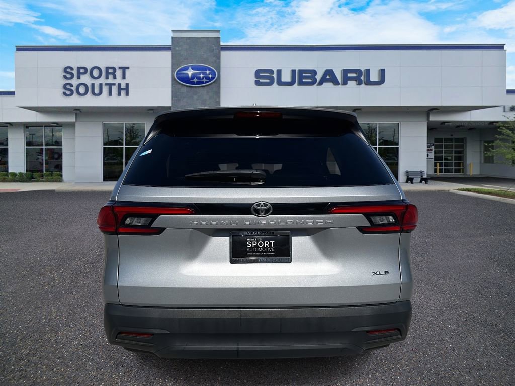 Used 2024 Toyota Grand Highlander XLE image 4