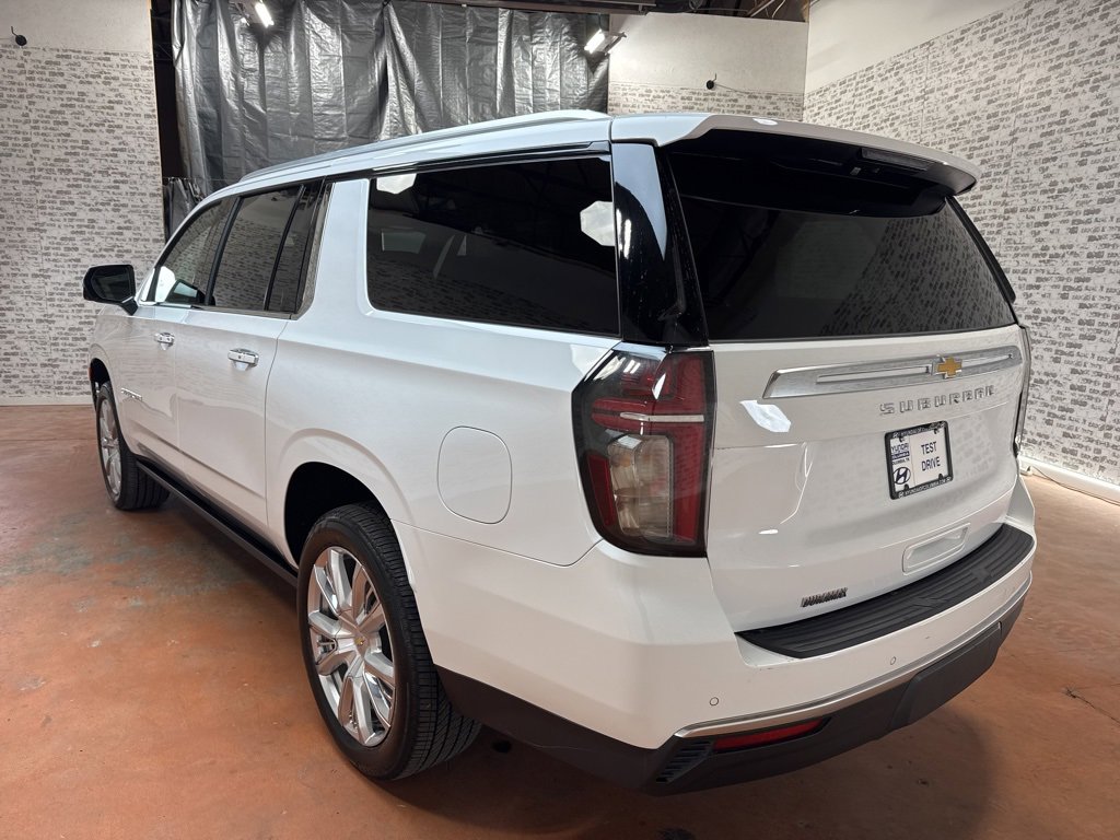 Used 2022 Chevrolet Suburban High Country image 5