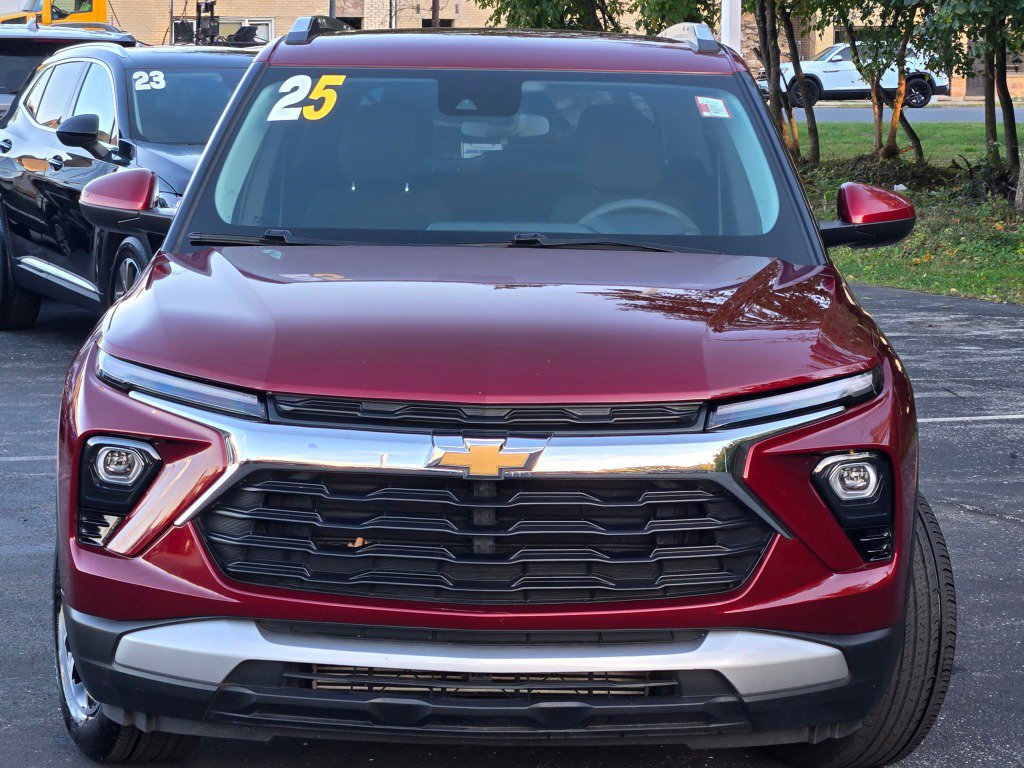 Used 2025 Chevrolet TrailBlazer LT FWD image 3