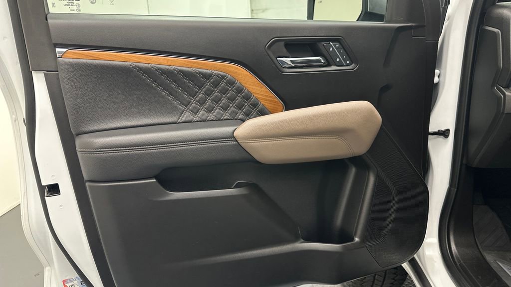 Used 2024 GMC Canyon Denali AWD/4WD image 16