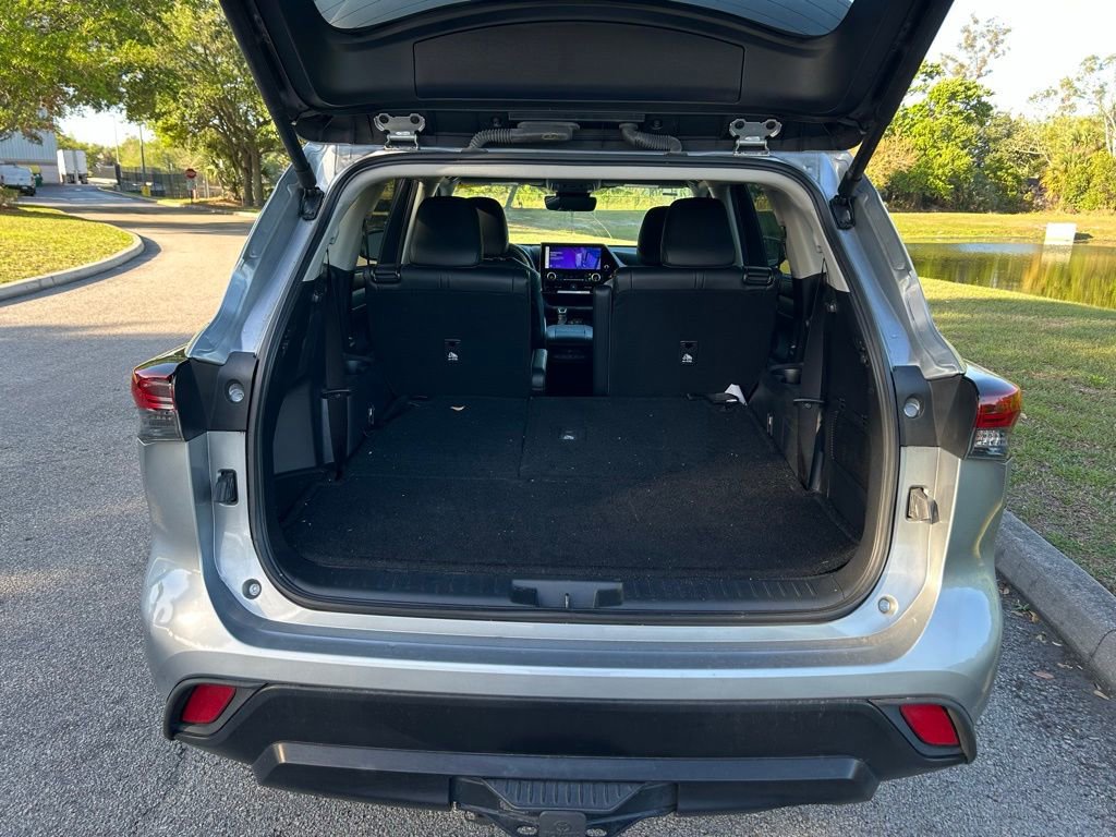 Used 2024 Toyota Highlander XLE image 10