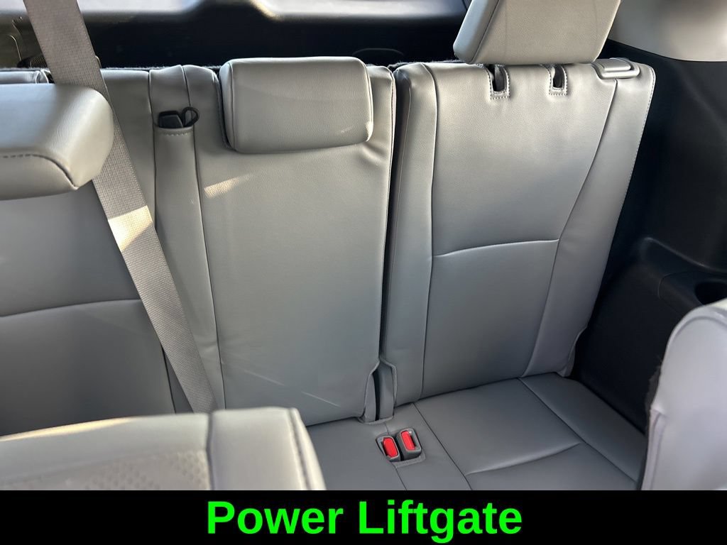 Used 2024 Toyota Highlander Platinum FWD image 30