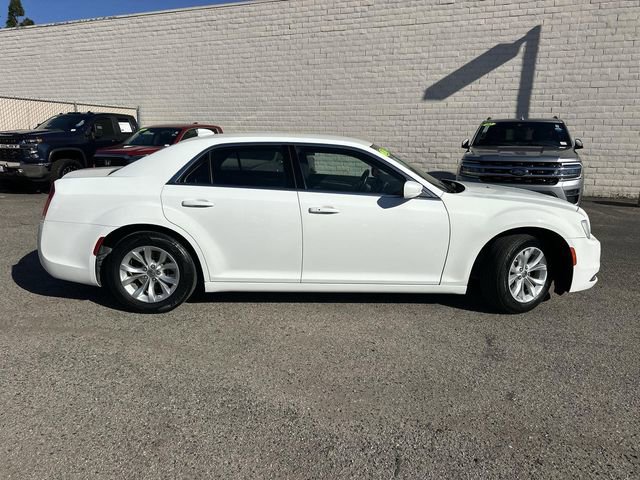 Used 2022 Chrysler 300 Touring image 3