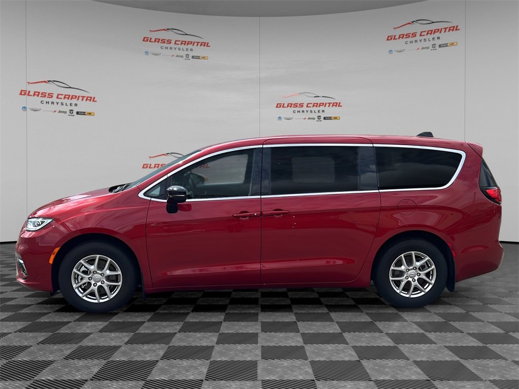 New 2025 Chrysler Pacifica Select image 2