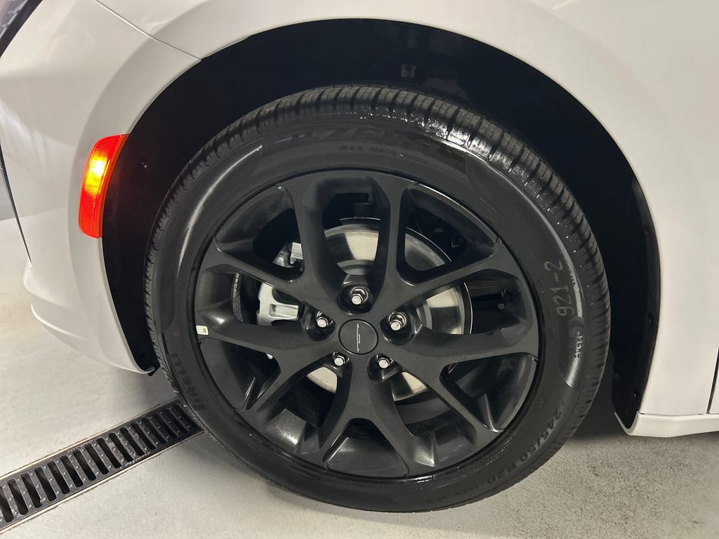 New 2027 Chrysler Pacifica Select FWD image 9
