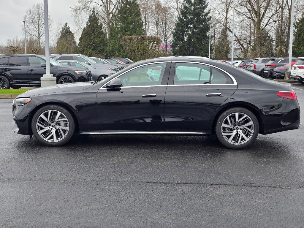 Used 2025 Mercedes-Benz E 350 4MATIC Sedan image 3