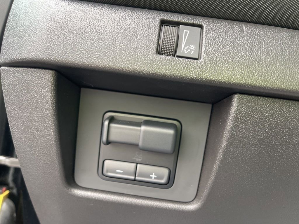 Used 2025 Chevrolet Colorado Z71 w/ Midnight Edition image 26