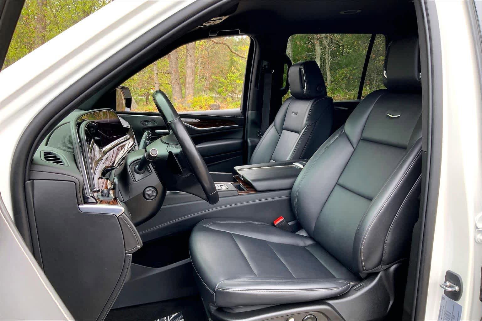 Used 2023 Cadillac Escalade Luxury AWD/4WD image 9