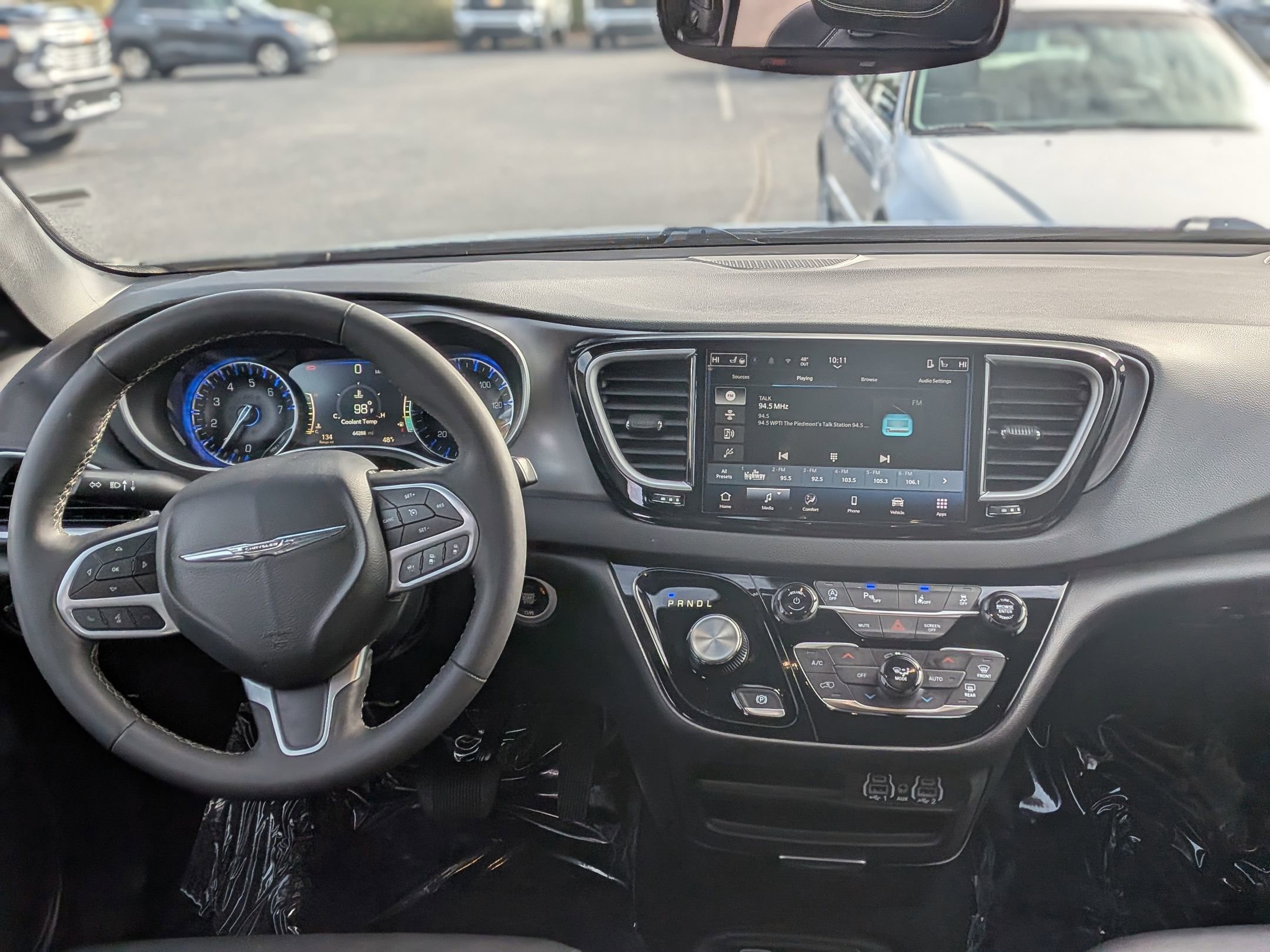 Used 2025 Chrysler Pacifica Select image 19