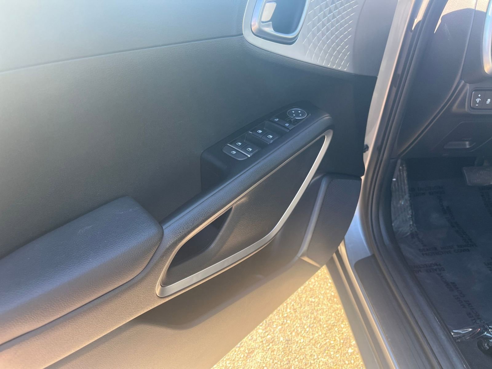 Used 2025 Kia Soul LX w/ LX Technology Package image 18