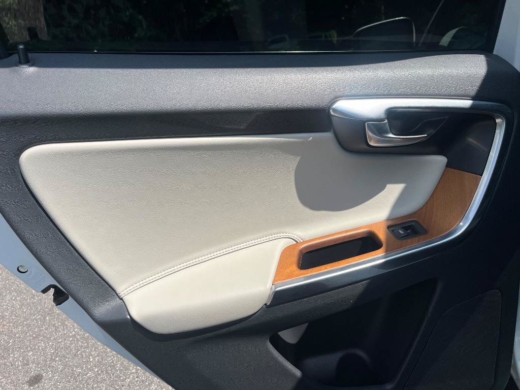 Used 2015 Volvo XC60 T6 Platinum FWD image 23