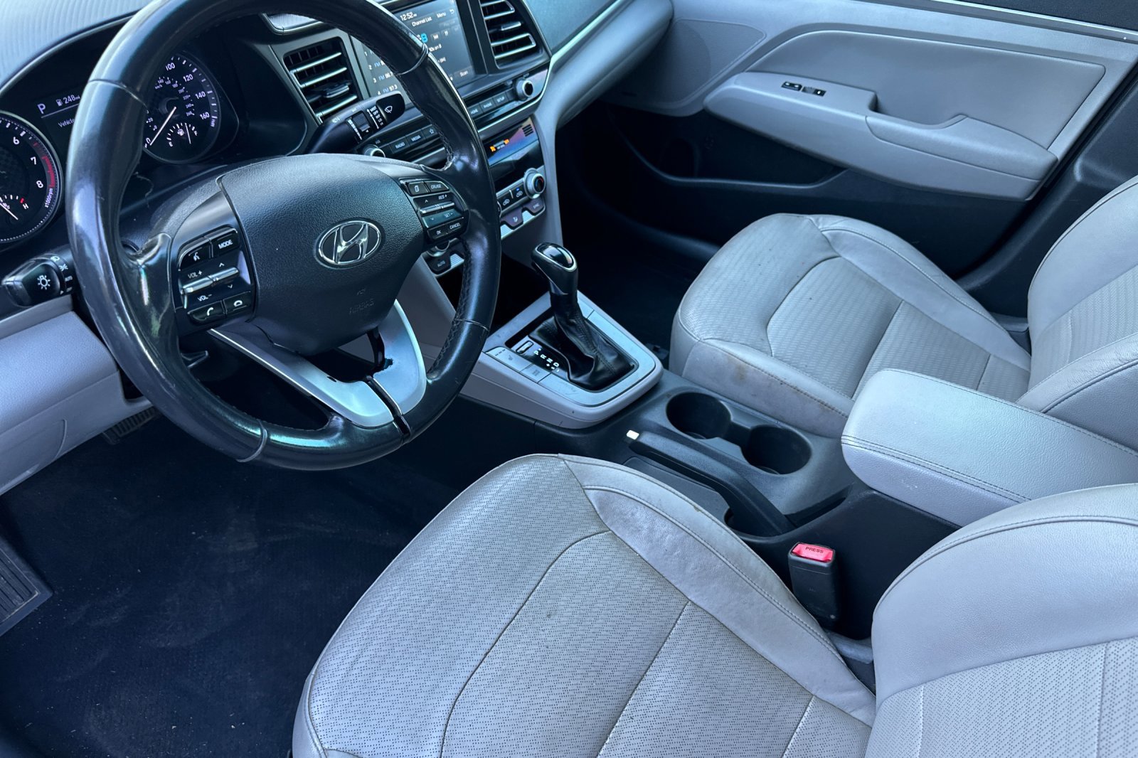 Used 2020 Hyundai Elantra Limited image 11