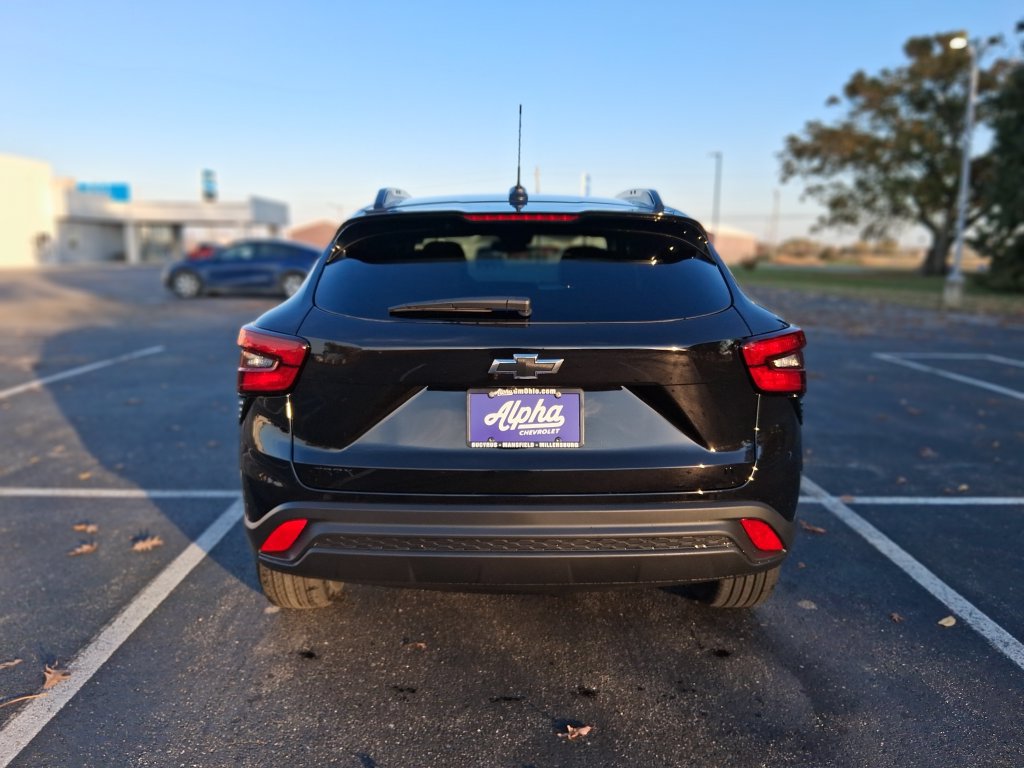 New 2026 Chevrolet Trax LT w/ Sunroof Package FWD image 6