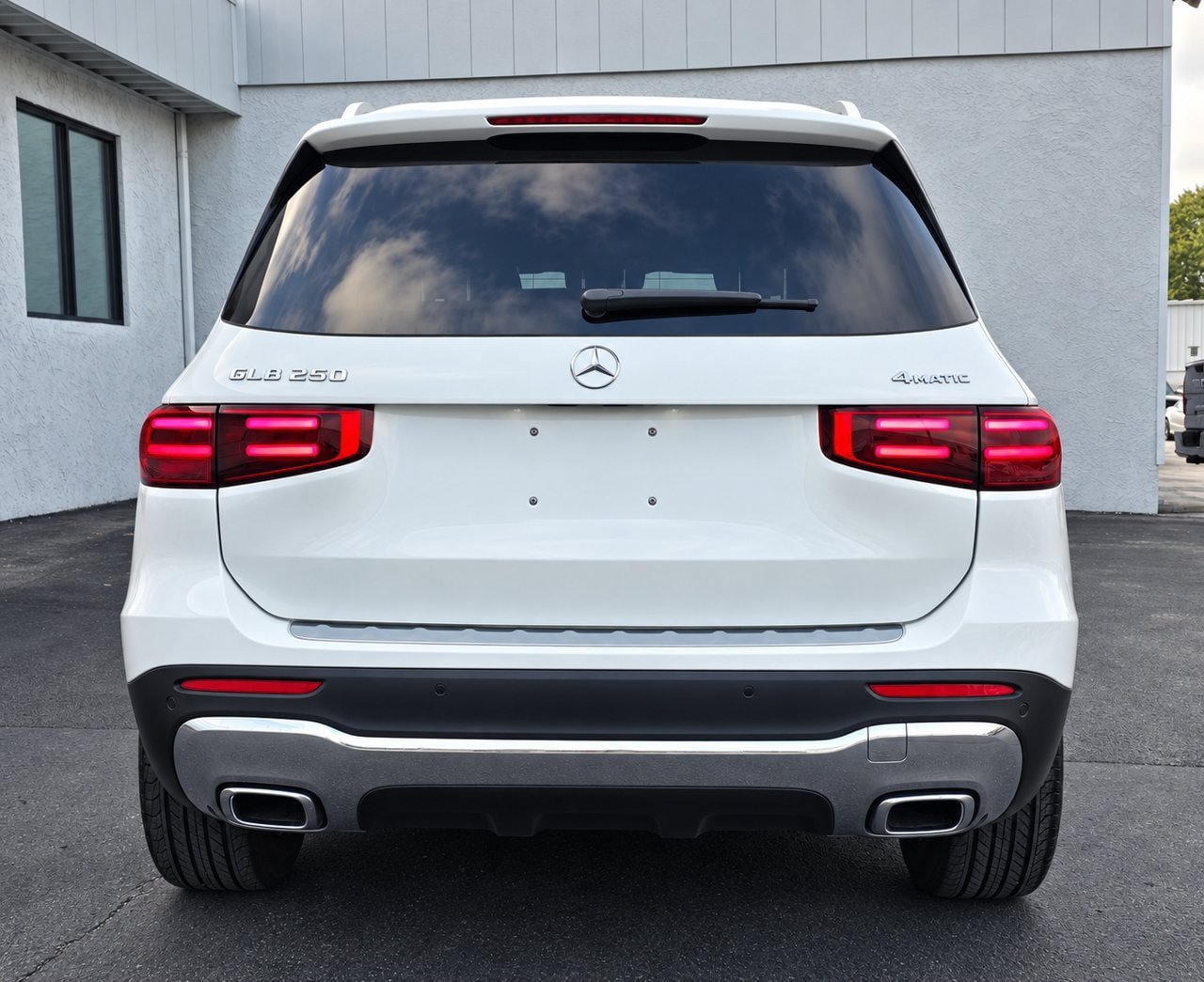 New 2026 Mercedes-Benz GLB 250 4MATIC image 5