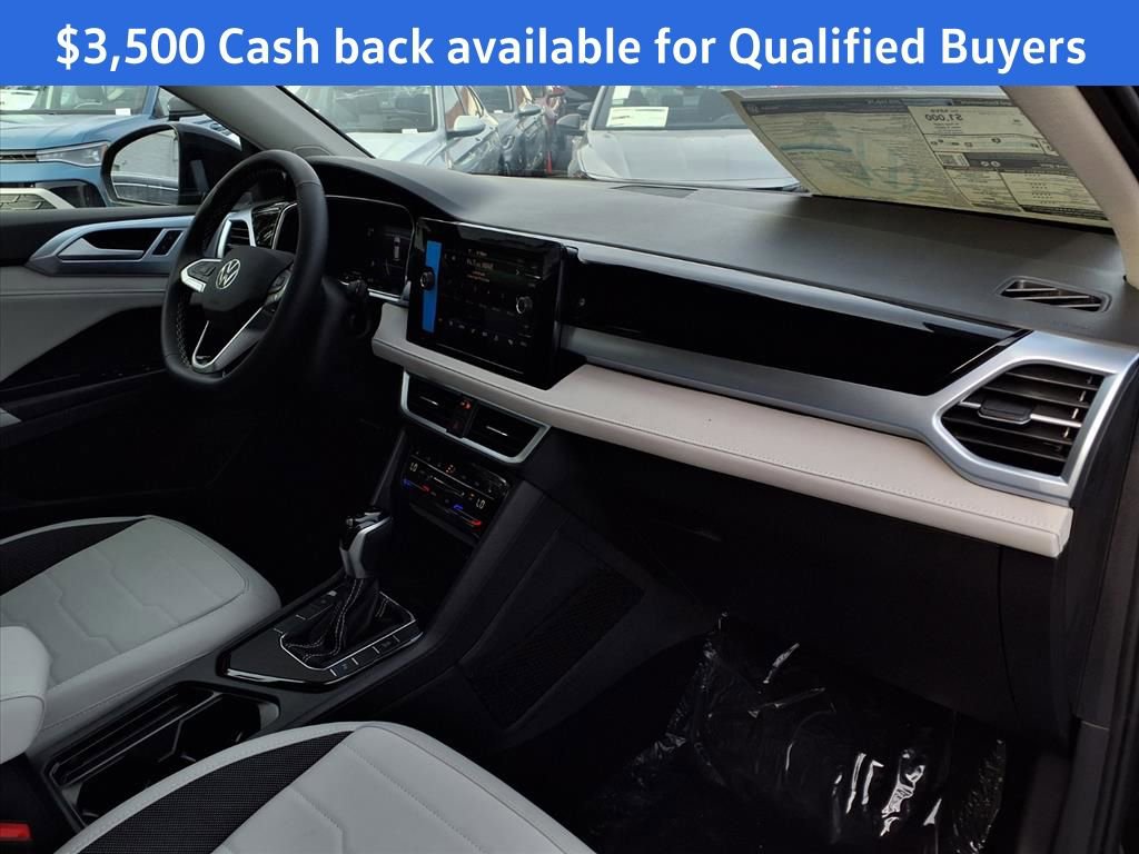 New 2025 Volkswagen Taos SE image 23